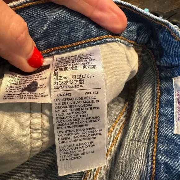 Levi’s high rise distressed Jean short size 28 like new condition - Picture 7 of 8